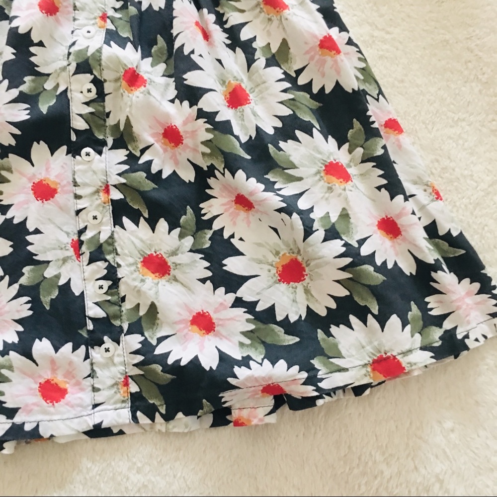 $5 W/ BUNDLE Hollister Dark Green Floral Skirt - Picture 4 of 8